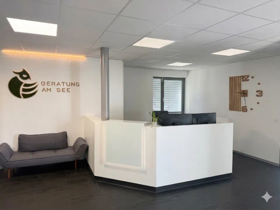 Empfang der Kanzlei mit Theke und Sitzbank
